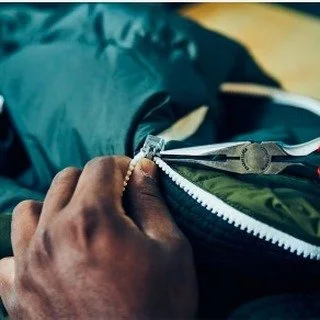 At PRISM, we believe fashion can do more than produce new things.
It can repair, regenerate, include, and create real opportunities.

Through repair, upcycling and ethical production, we work every day to give new life to garments and materials, whil