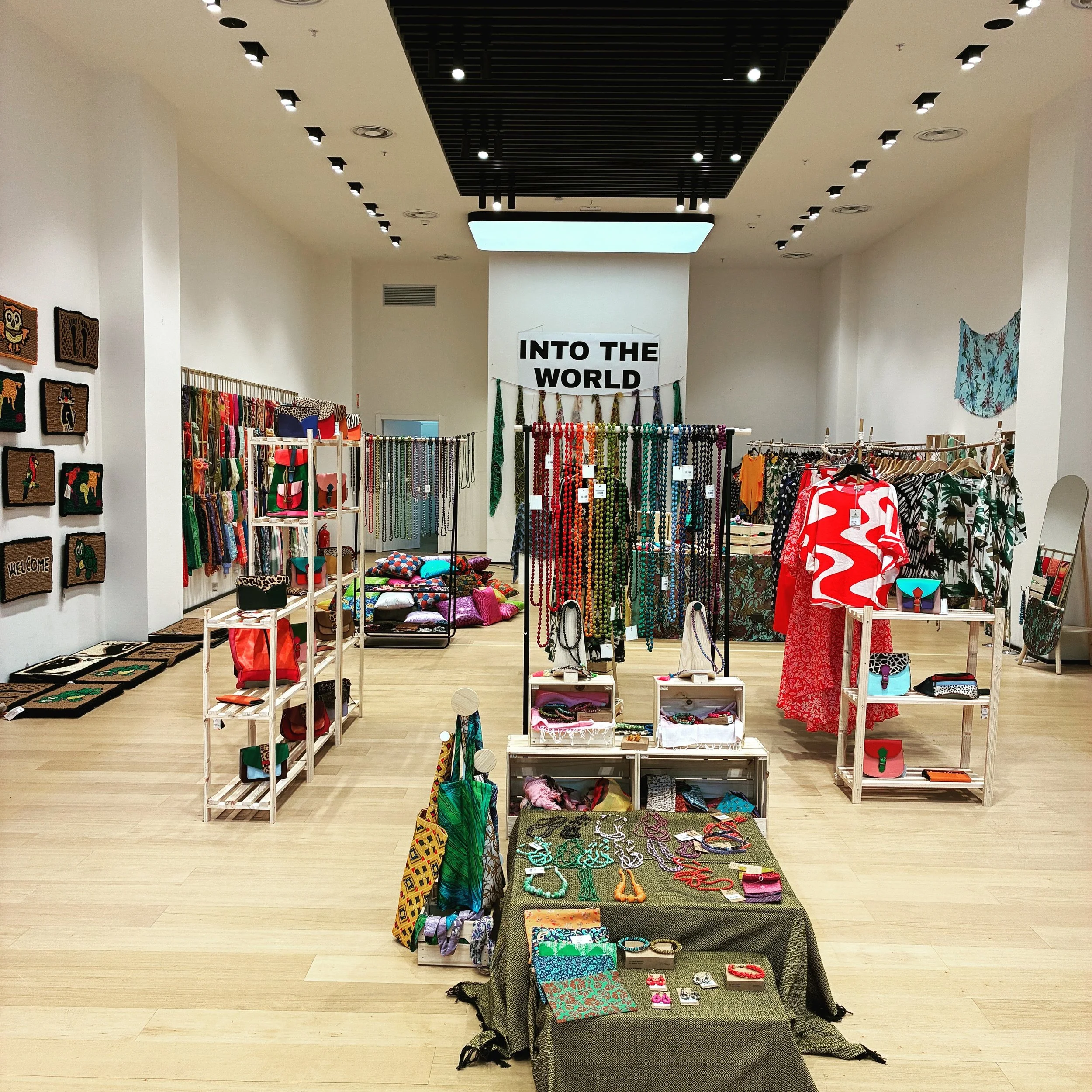 Into The World &egrave; su Vogue Italia ✨

Vogue racconta l&rsquo;apertura del nostro nuovo concept store a Merlata Bloom Milano: uno spazio dedicato ad artigianato, sostenibilit&agrave;, inclusione sociale ed economia circolare.

Un luogo nato per r