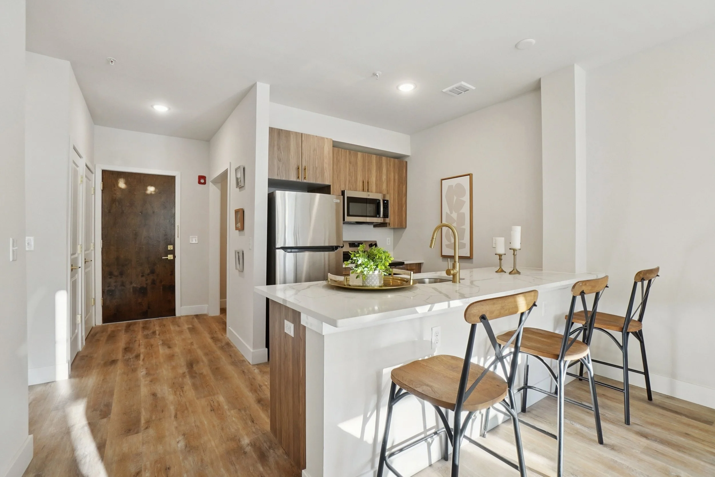 Unit214-Kitchen2.jpg