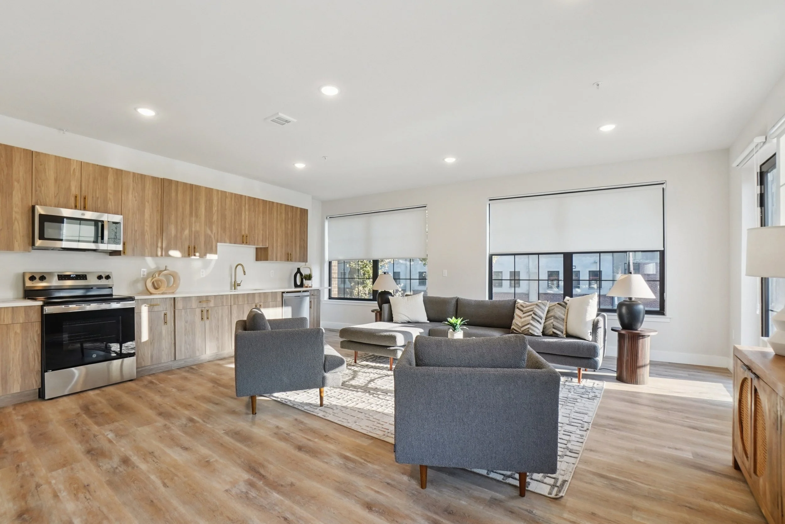 Unit213-LivingDiningKitchen3.jpg