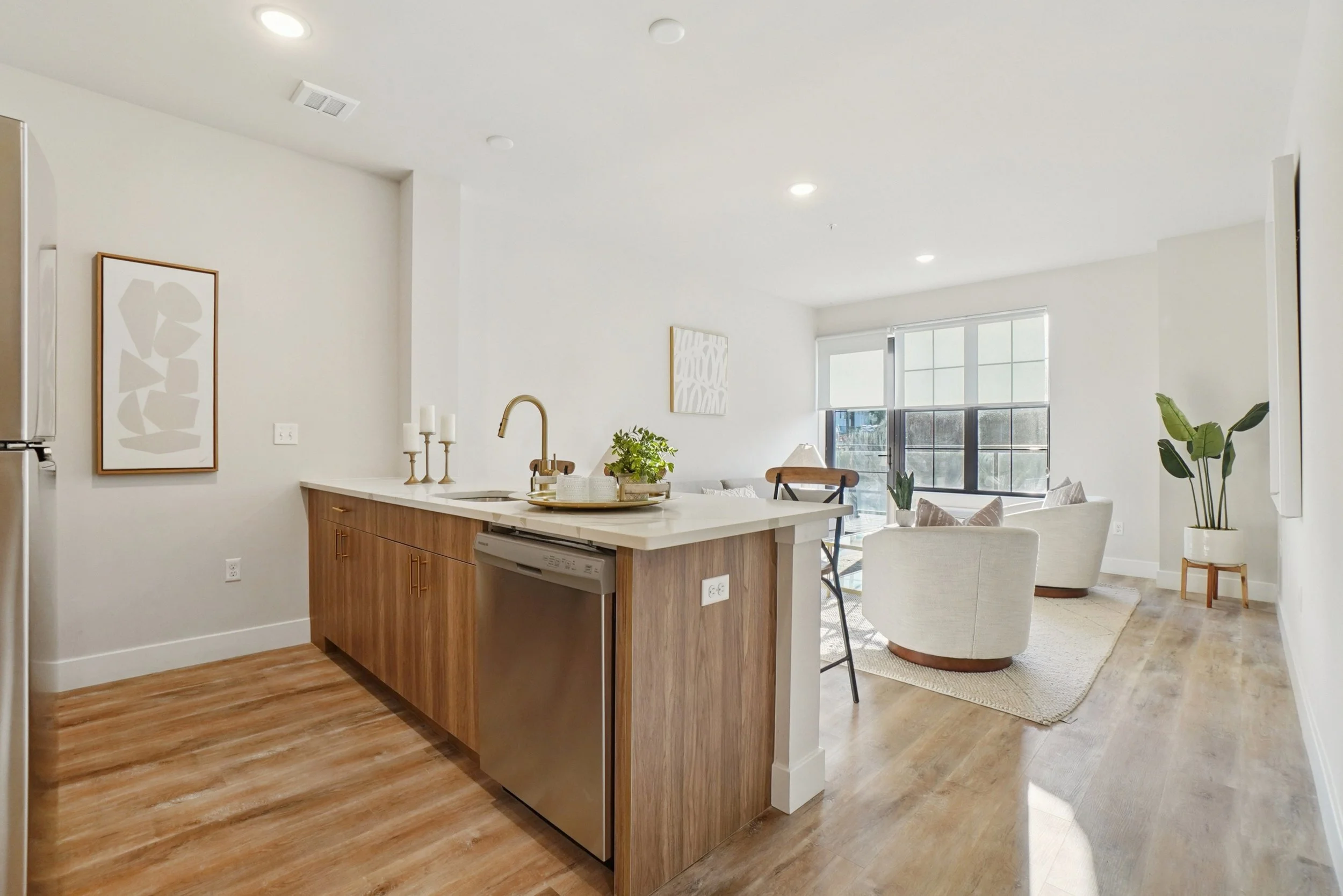 Unit214-Kitchen1.jpg