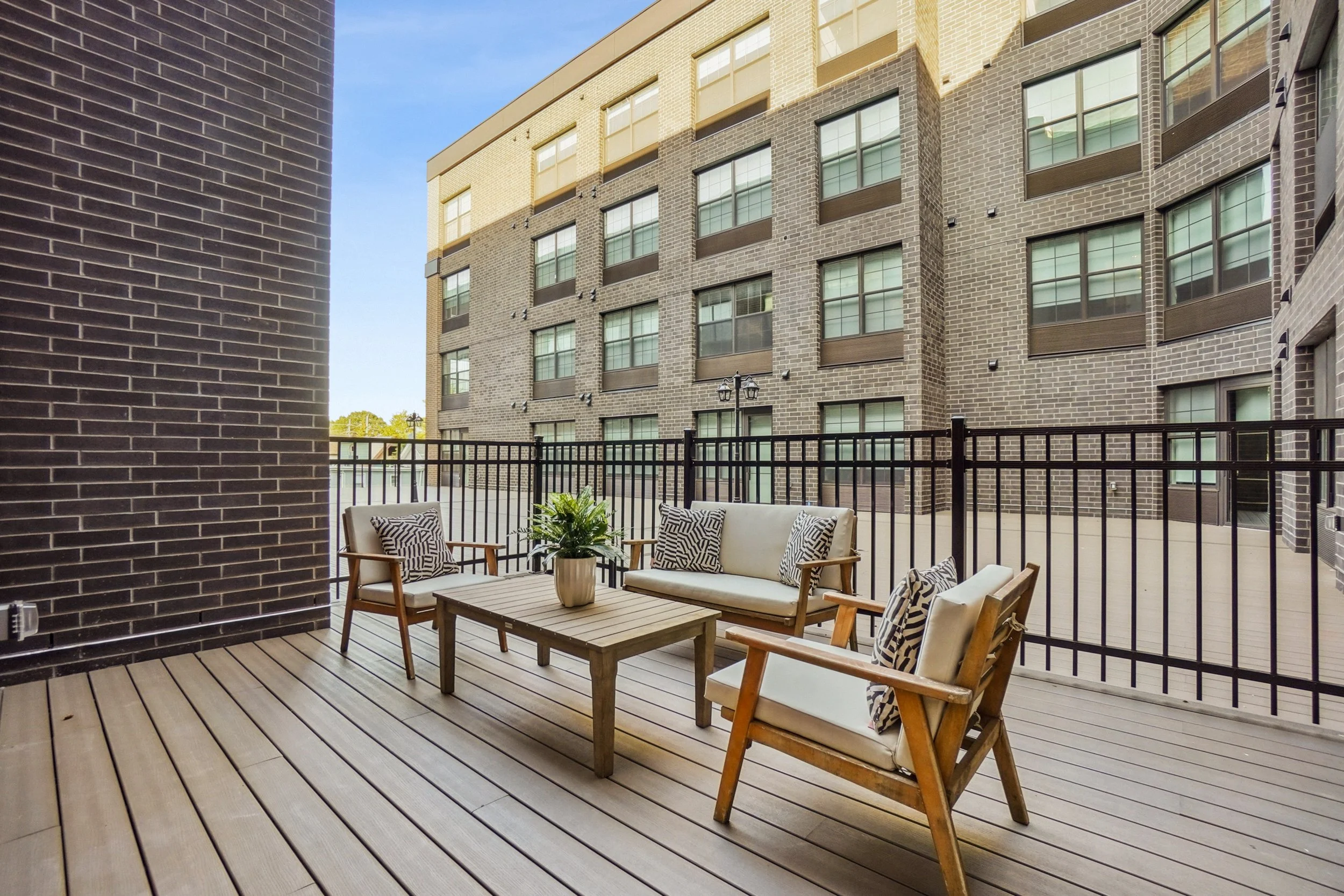 07-Courtyard_1.jpg
