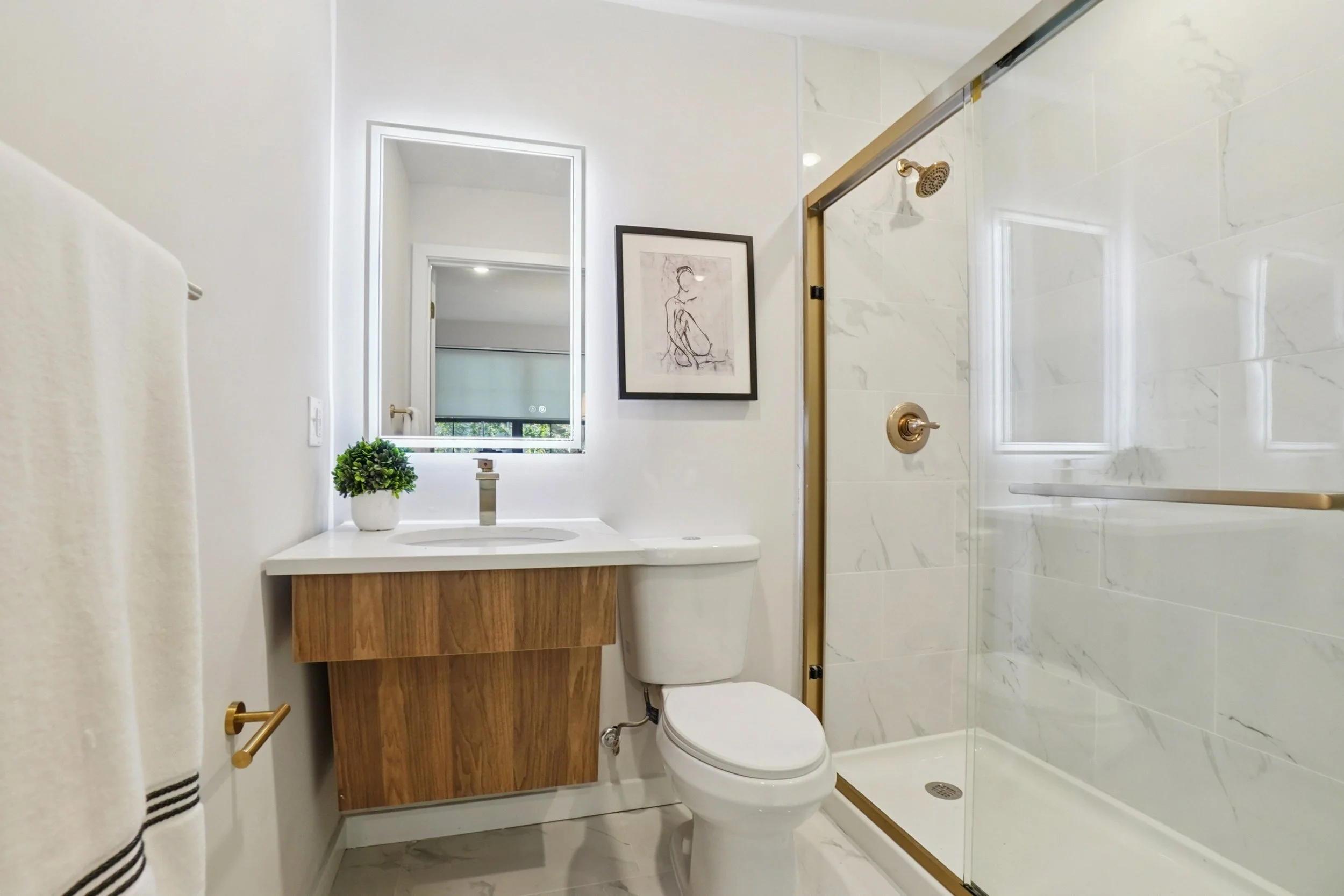 Unit213-Bathroom1.jpg
