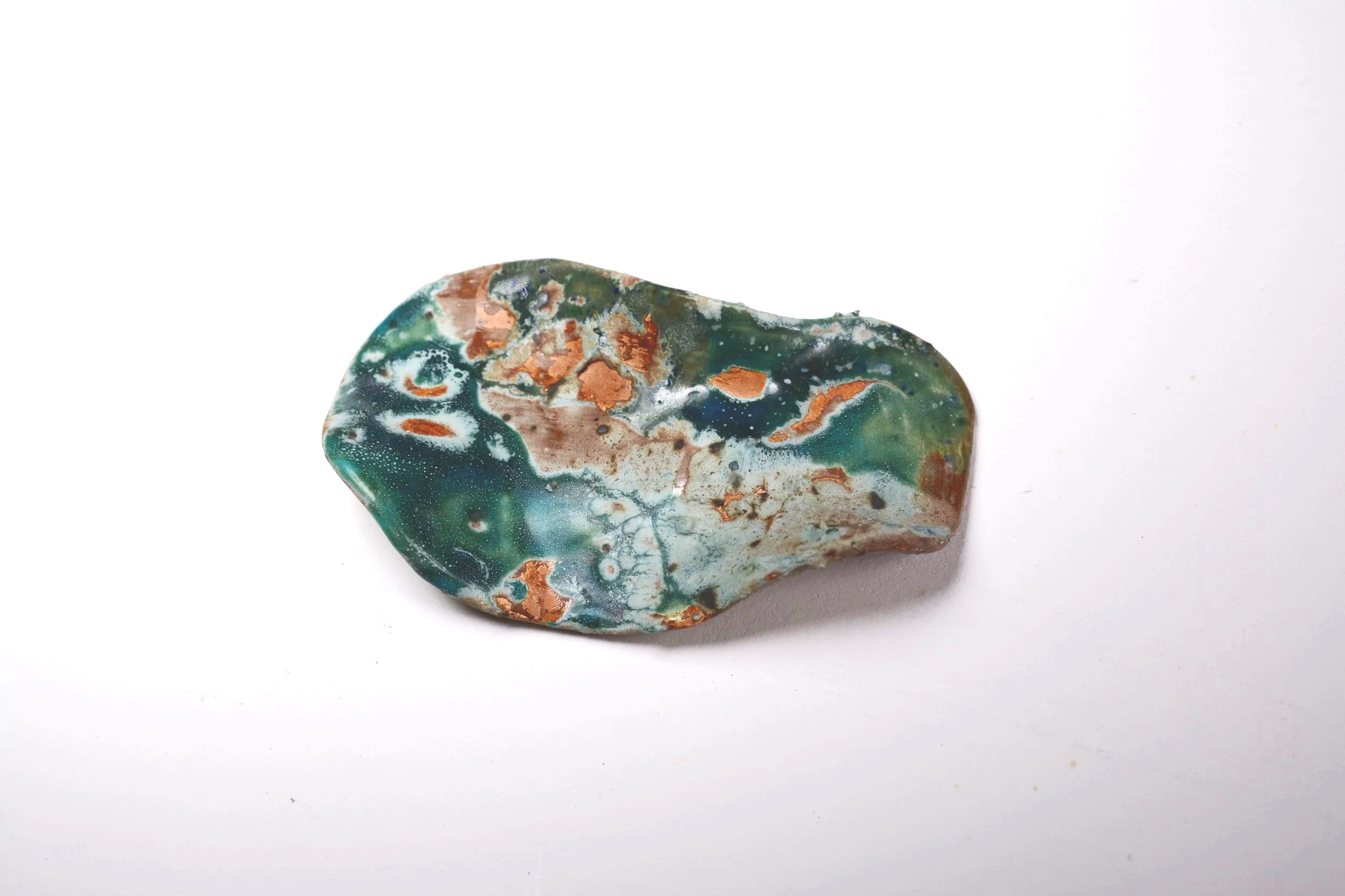 Organic Form 4
Size: 8cm × 10 cm
Material: Hand‑built ceramic (Porcelain clay),  mix layered glazes
Year: 2025