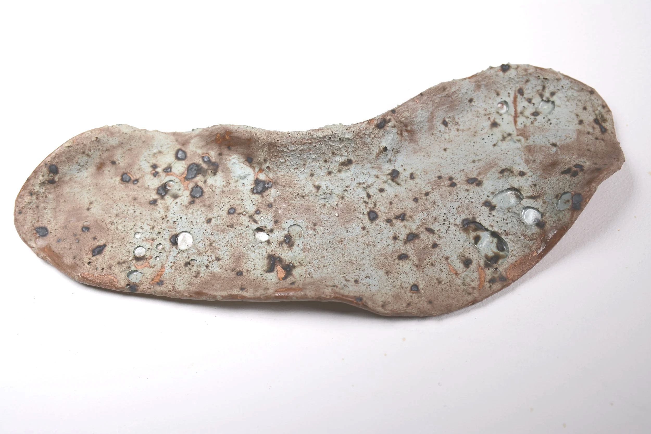 Organic Form 2
Size: 9 cm × 22 cm
Material: Hand‑built ceramic (Porcelain clay),  Stone brown layered glaze
Year: 2025