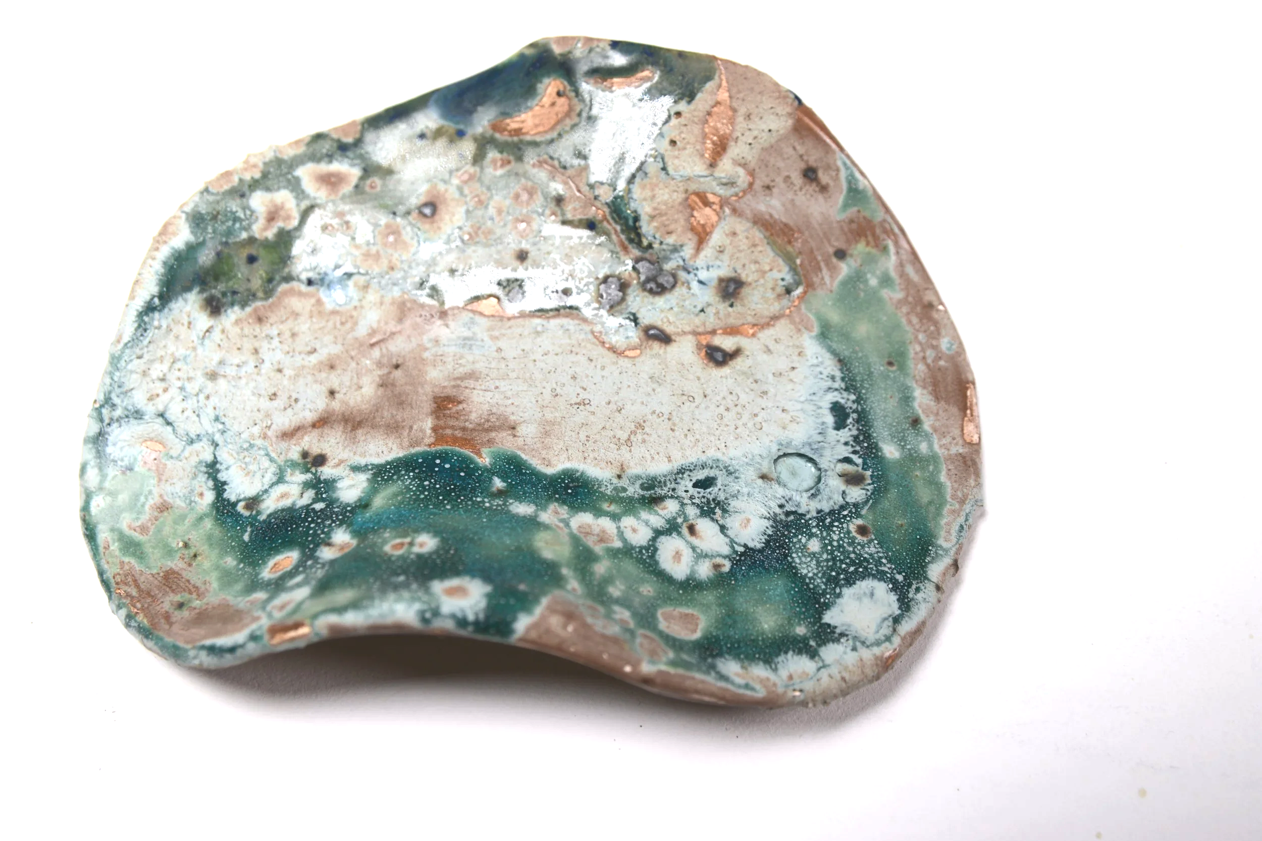 Organic Form 1
Size: 10 × 14cm
Material: Hand‑built ceramic (Porcelain clay),  mix layered glazes
Year: 2025