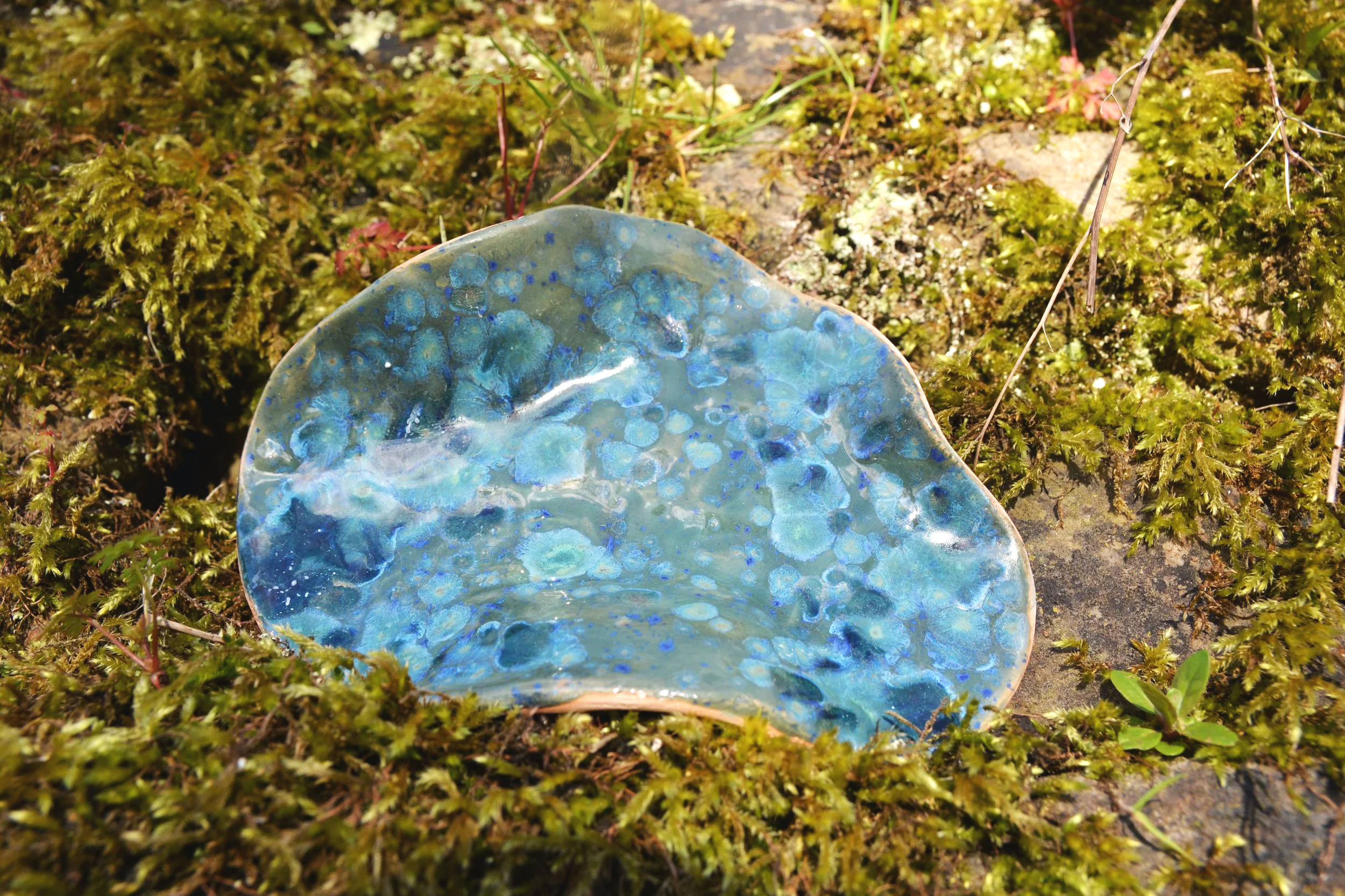 Blue Basin
Size: 10 × 16 cm
Material: Hand‑built ceramic (Earthenware clay), layered blue glaze
Year: 2026