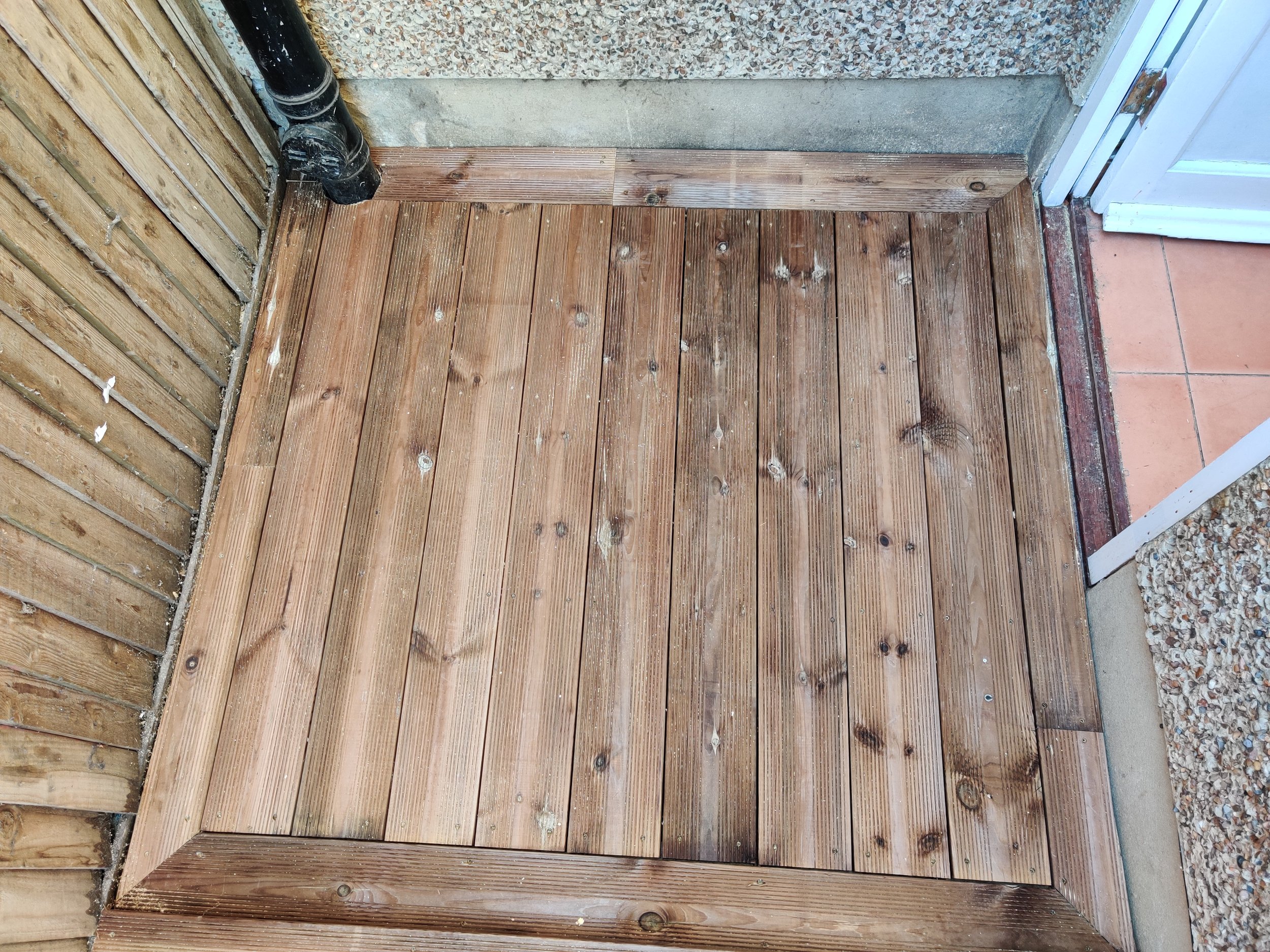 Decking1.jpg