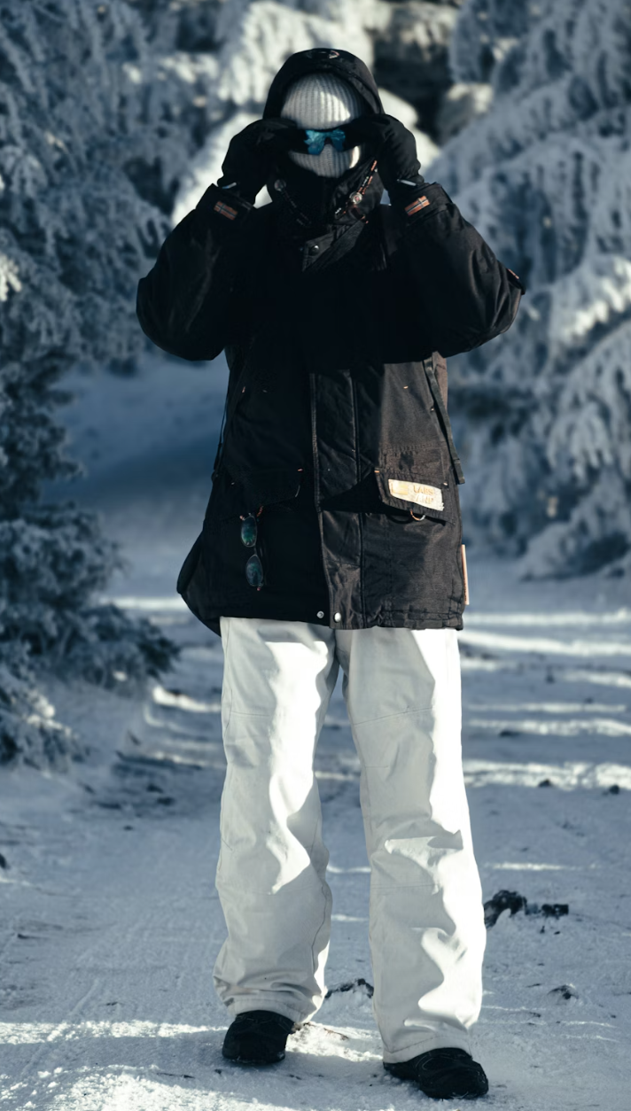 What to Wear in the Snow (Beginner Guide)