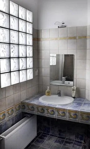 Rinse off the salt air and water in the primary bath before heading out to the Paros night life