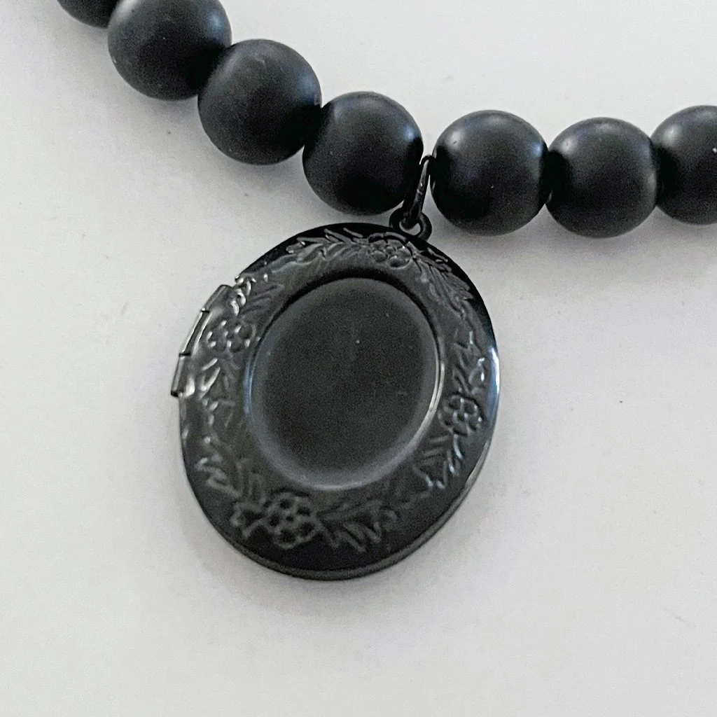 _0003_locket_1.jpg