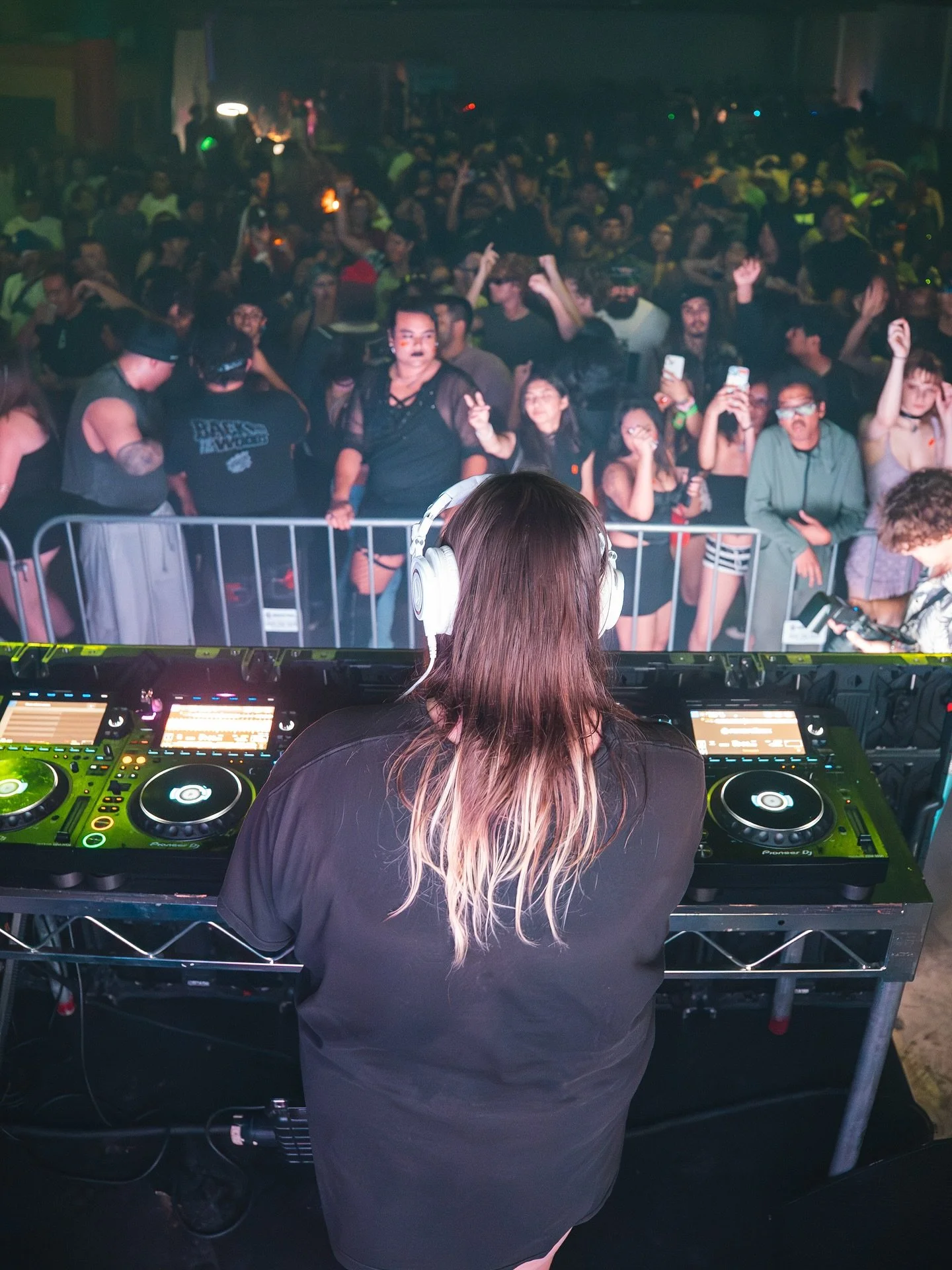 LAS VEGAS !!!
who&rsquo;s ready for an hour of 170bpm hard kicks? 
don&rsquo;t miss my sin city debut 

tysm @r4dioheav3n for having me out for this one 💖 
📸: @michael_iwamoto