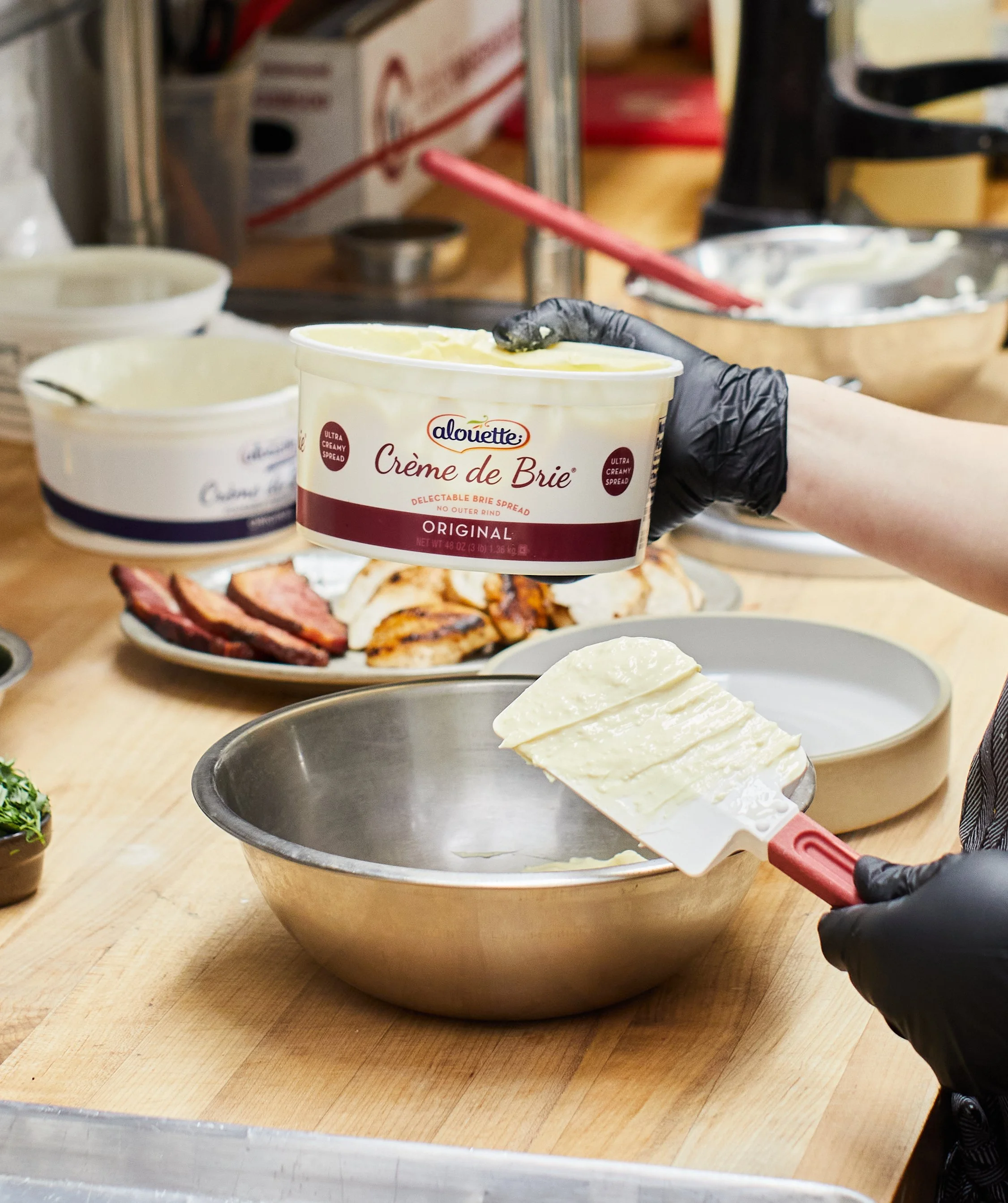 20231211-04_Creme_de_Brie_Chicken_Sandwich_0770.jpg