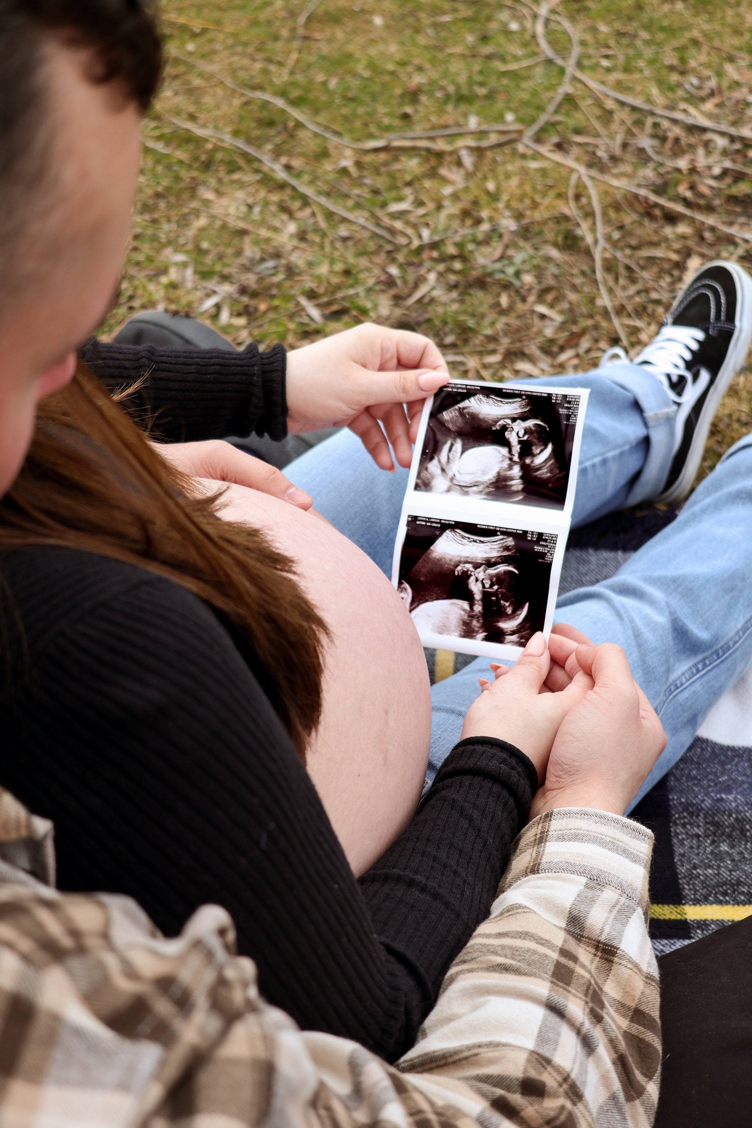 2026-3-21 Larissa & Kyle Maternity-56.jpg