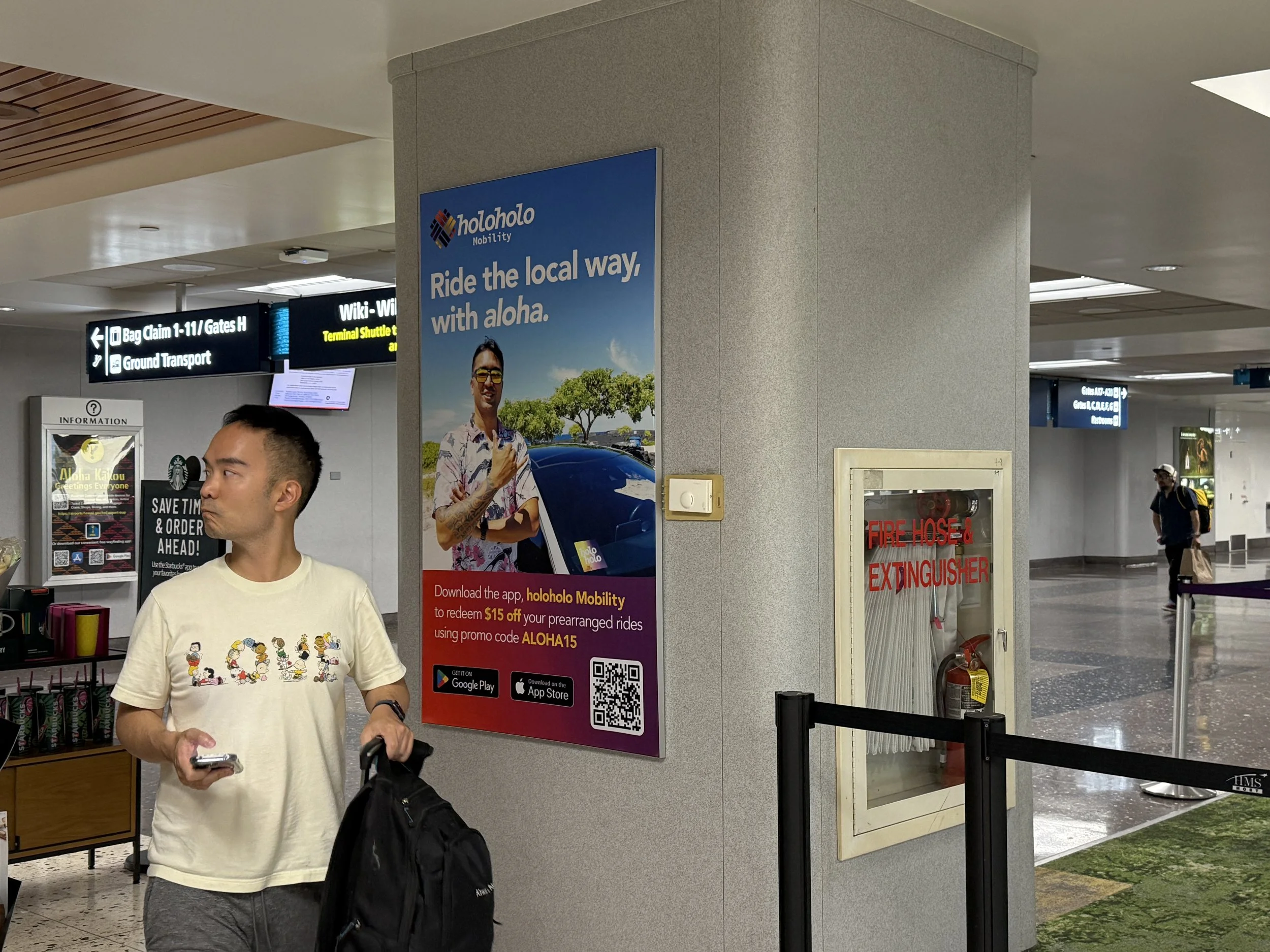 AIR_HNL_1A-TFD-12_TENSIONFABRICDISPLAY_SPEEDISHUTTLETOURSTRANSPORTATION_20251103_4.jpg