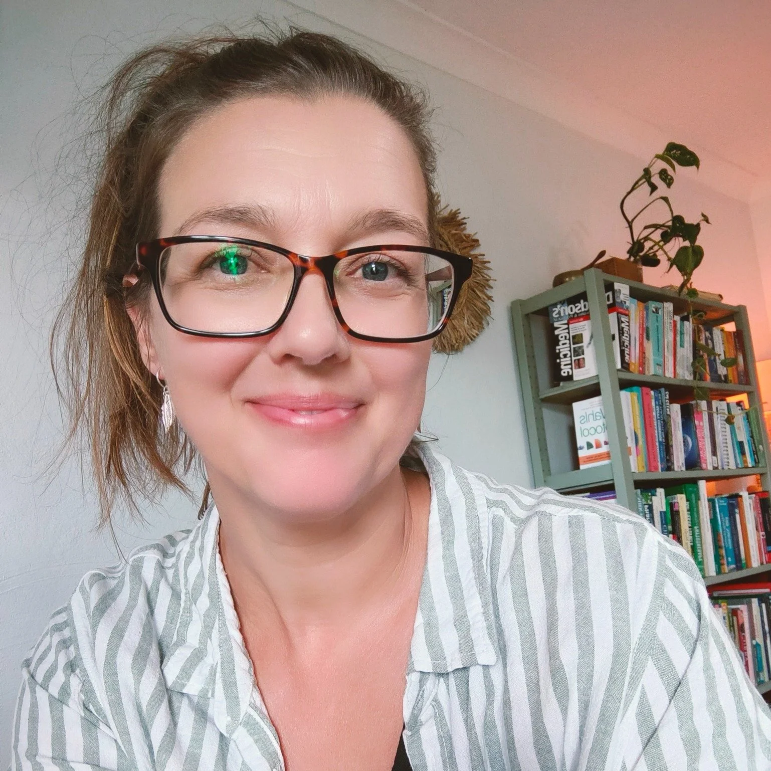I am back in clinic today and seeing some beautiful patients ❤

Today we are working on: dysbiosis, SIBO, perioral dermatitis and perimenopause. 

My inbox is open today so jump in if you want to chat about how I can help you. Bookings link in bio.

