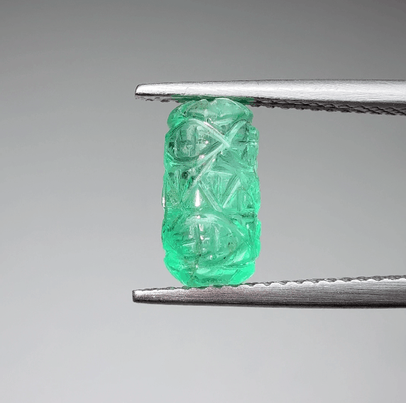 2.30ct, Emerald colombian carved