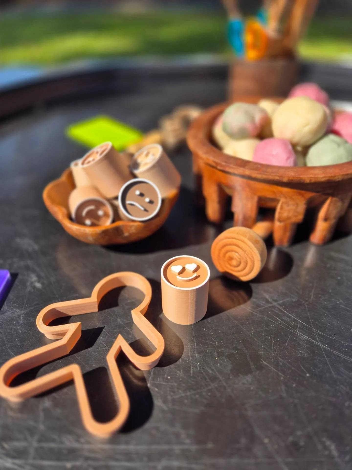 Big feelings, little hands ✋️ 

During our Feelings Through Play session, playdough became a space to explore, create and talk about emotions. Happy, worried, excited, sad... children could recognise different expressions, recreate them and, of cours