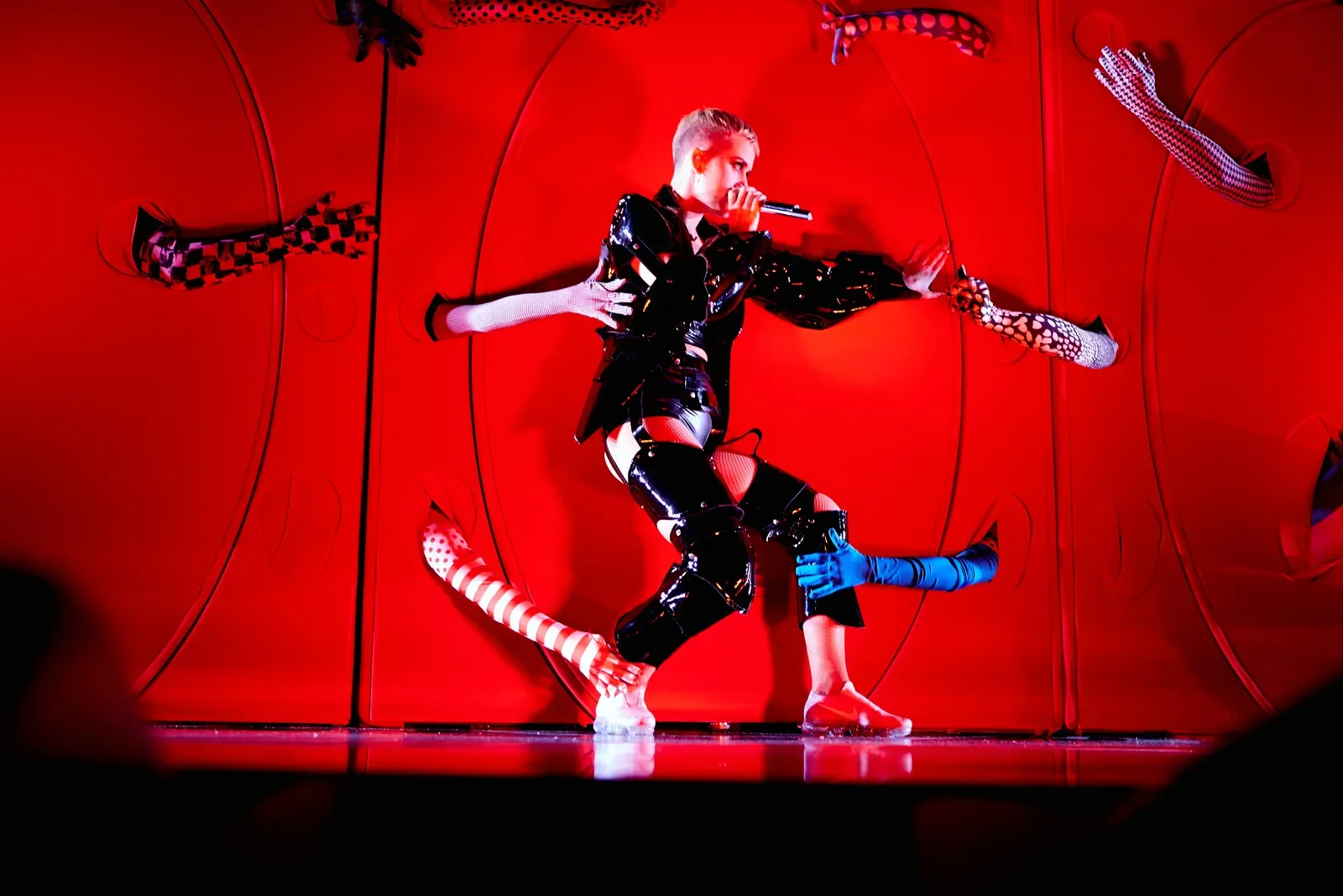 katy-perry-performance-met-gala-03.webp