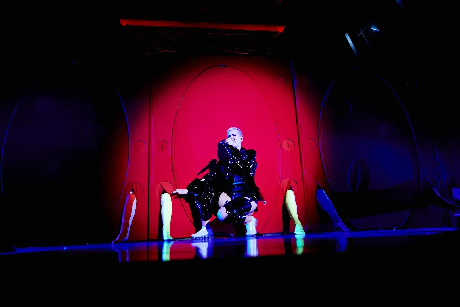 katy-perry-performance-met-gala-05.webp