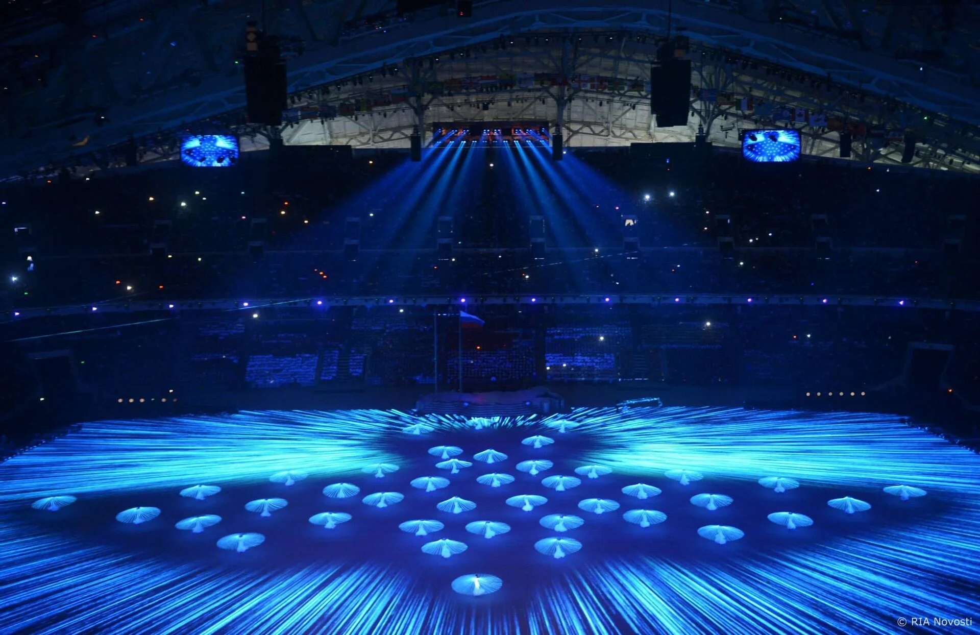 1920px-Opening_of_XXII_Winter_Olympic_Games_(2338-07).jpg