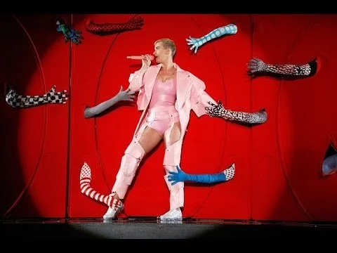 Katy Perry: “Chained to the Rhythm” LIVE