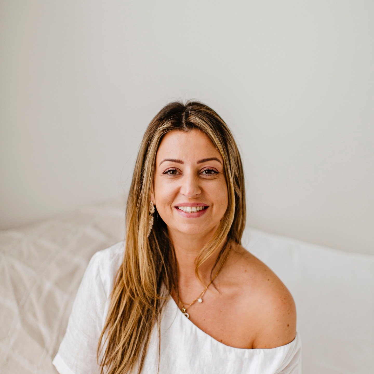 Hello! I am Tash Kolc.
I&rsquo;m so excited to finally share this space with you.  I specialise in soft, natural cosmetic tattooing designed to enhance your features&mdash;not change them.
Brows, lips, and effortless beauty&hellip; tailored just for 
