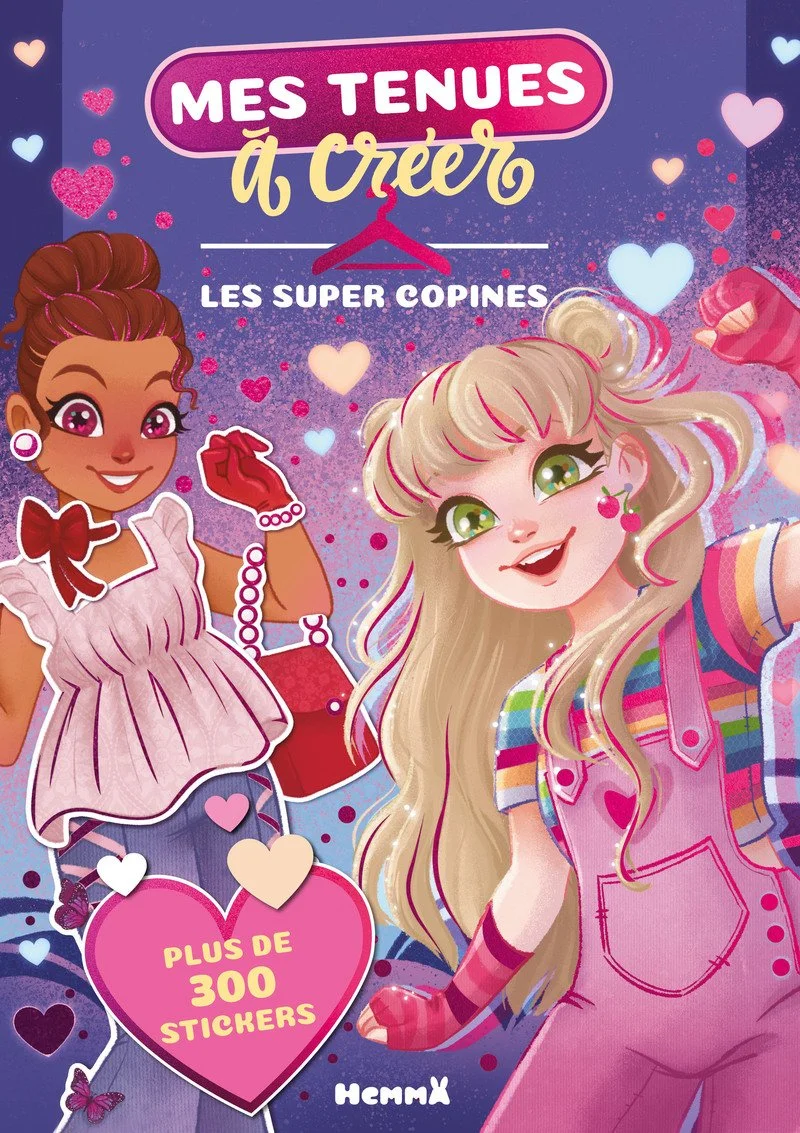 Couverture d'un livre pour enfants intitulé "Mes tenues à créer: Les super copines" avec deux jeunes filles dessinées en style animé, entourées de cœurs et de papillons, mentionnant plus de 300 stickers.