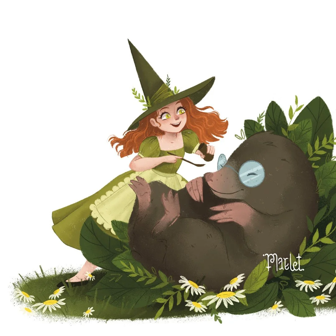 Une sorcière avec un chapeau pointu vert et une robe verte sourit en donnant à manger à une taupe, placée dans un décor de feuilles et de fleurs. L'illustration est colorée et joyeuse.