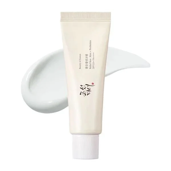 My all-time favourite sunscreen. SPF 50, no white cast, completely weightless and it feels like I have nothing on the skin.
