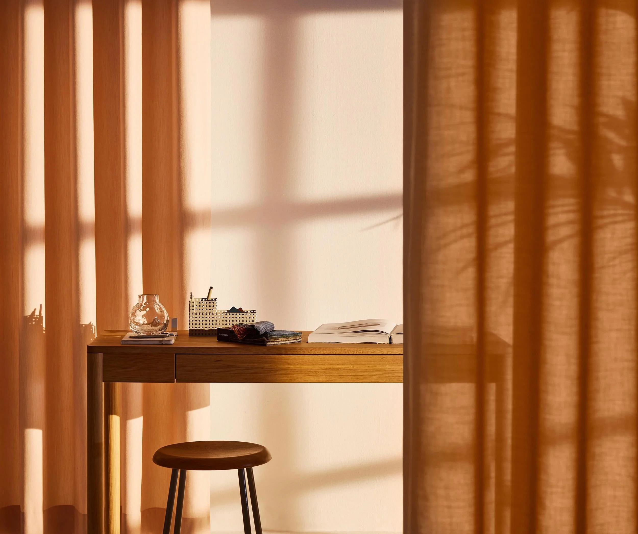 We are happy to announce Svensson as one of our exhibitors at Arkad Furniture Festival 2026!

Svensson is a Swedish family-owned company founded in 1887. Since then, they have developed textile climate solutions that combine quality, function, and de