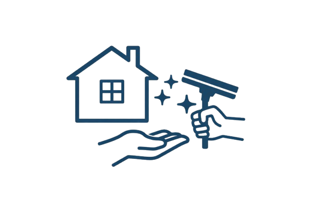 Hand, die einen Hammer auf ein Haus schlägt, symbolisiert Reparatur oder Renovierung.