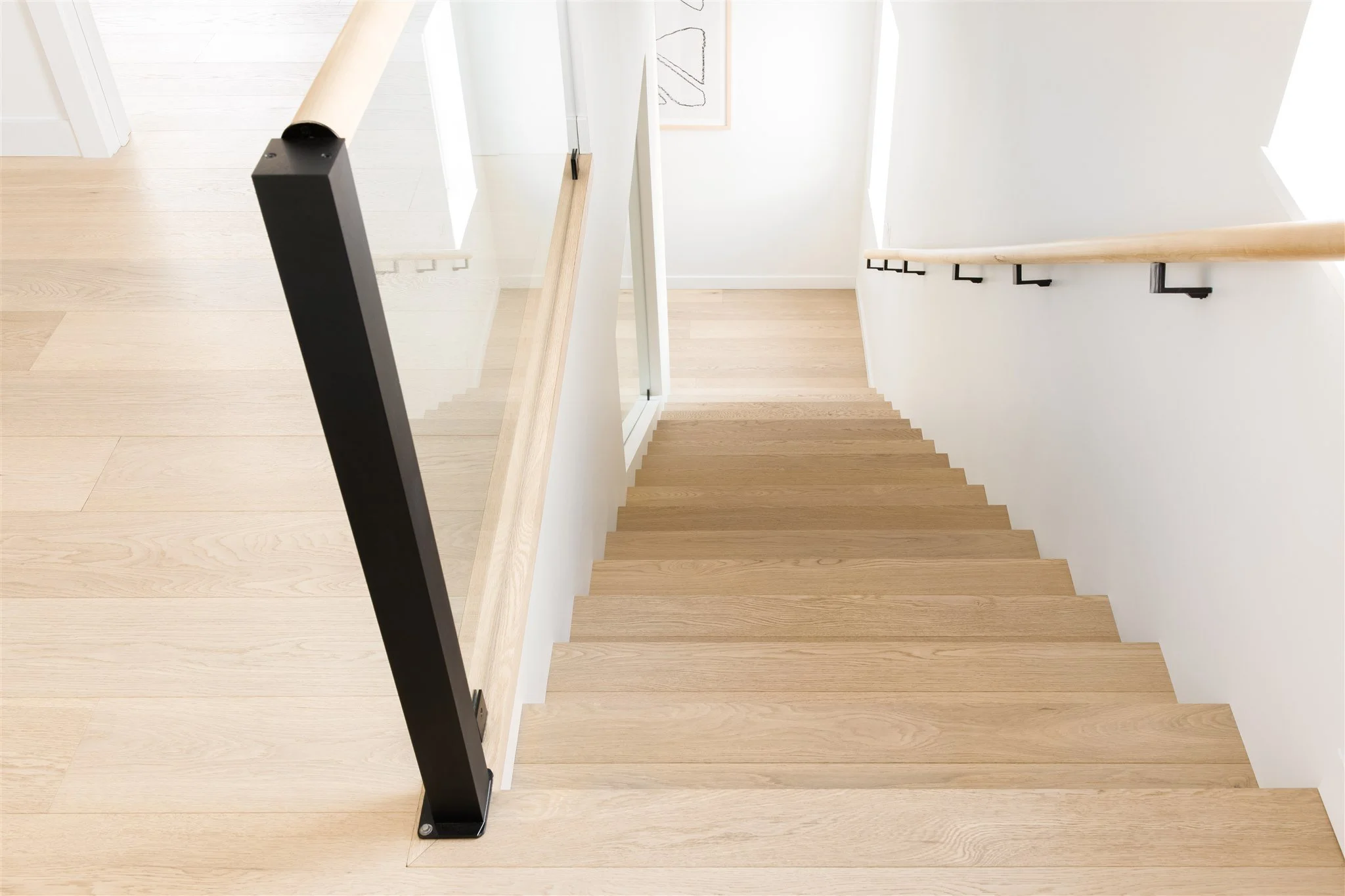 custom staircase, closed staircase, hand rail, engineered flooring hallway, nosings tread, riser