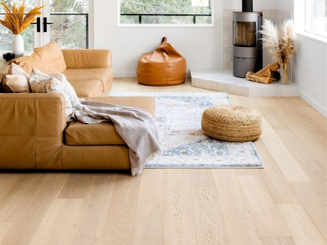 The Benefits of Hardwood Flooring vs. Laminate &amp; Vinyl: Why Choose Samurai Hardwood Flooring for Installation