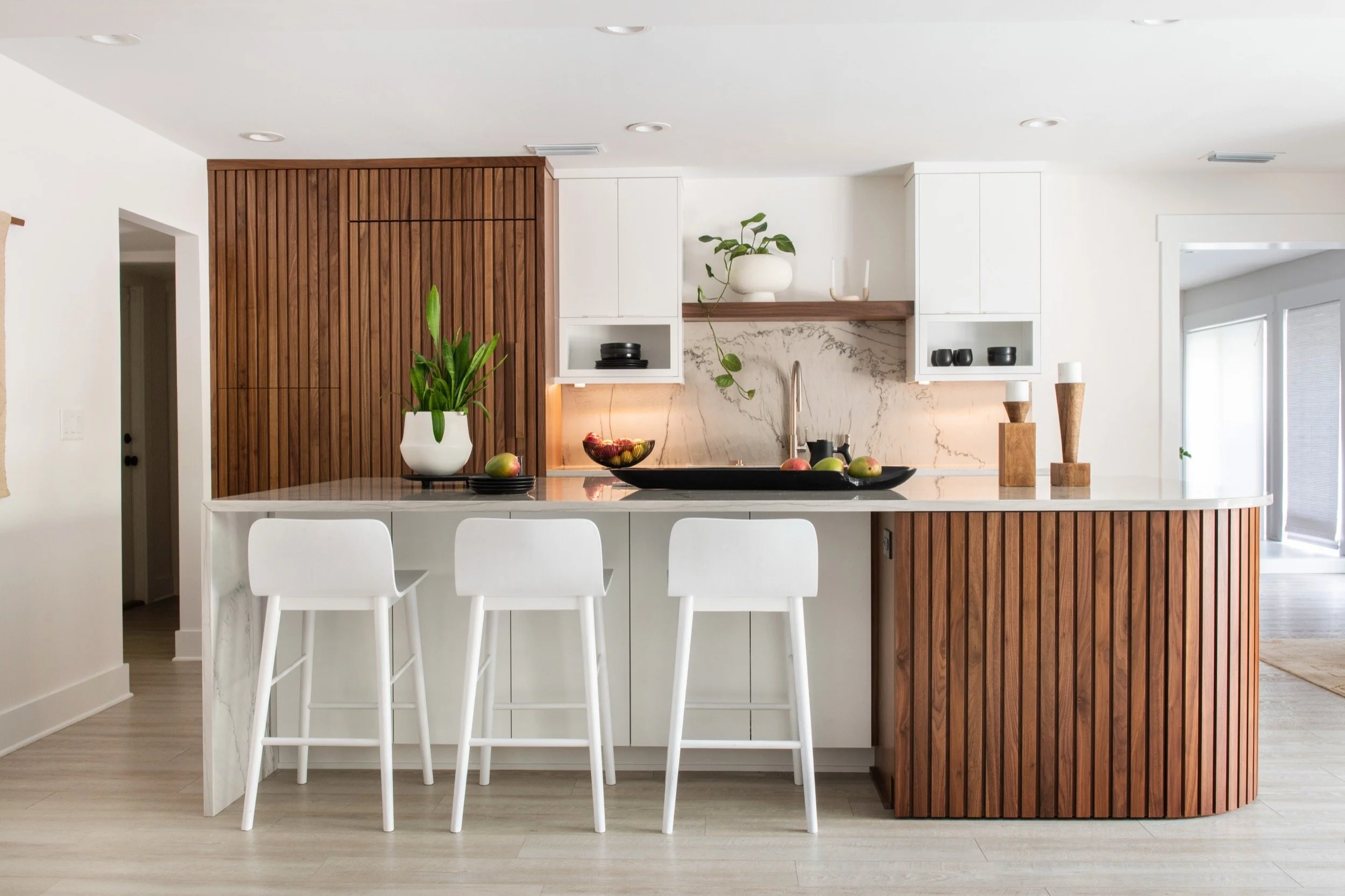 MID CENTURY EDGE