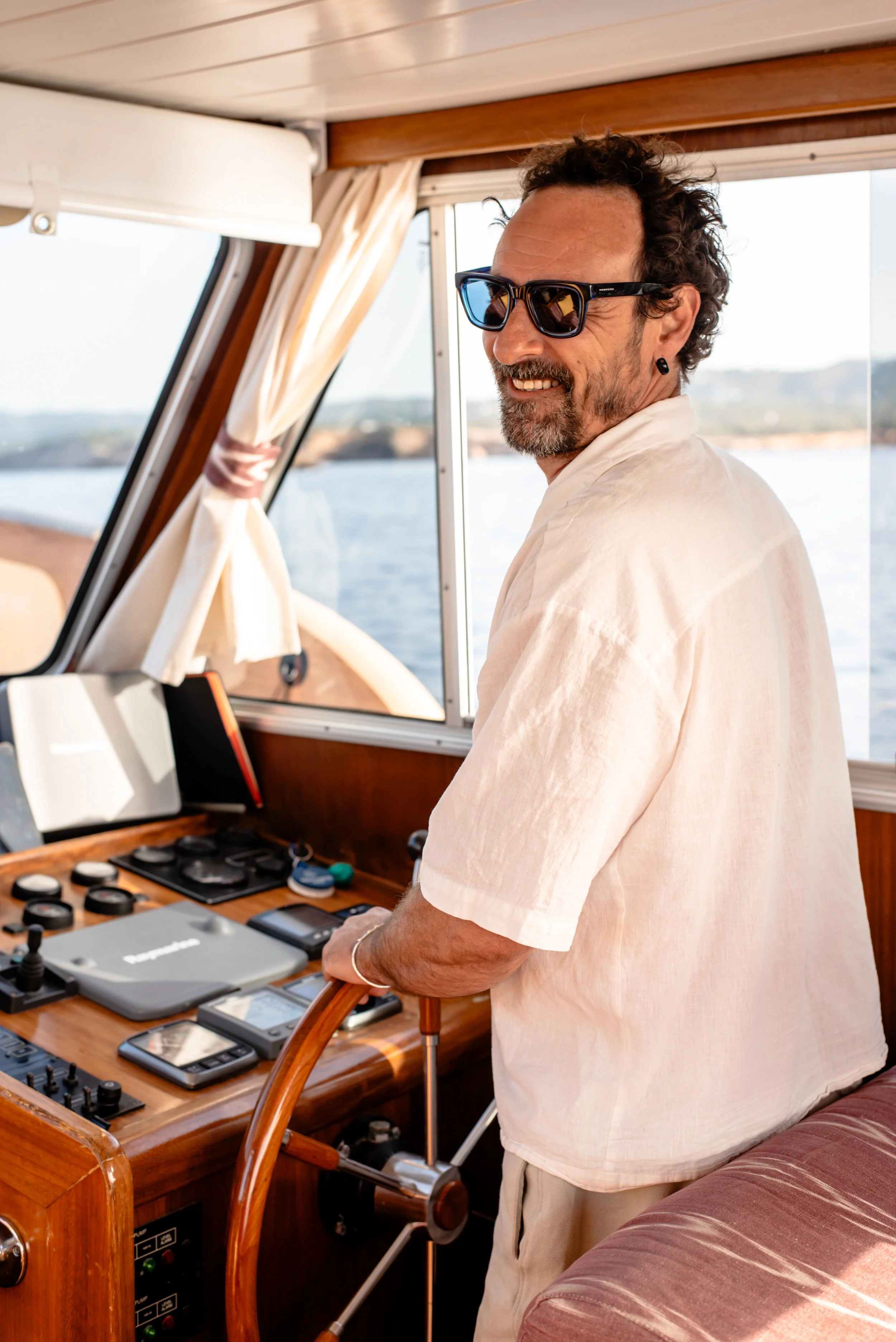 The captain of Aruna, Jaime!