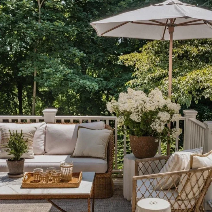 The Outdoor Sanctuary: How to Create an Elegant Lounge Oasis