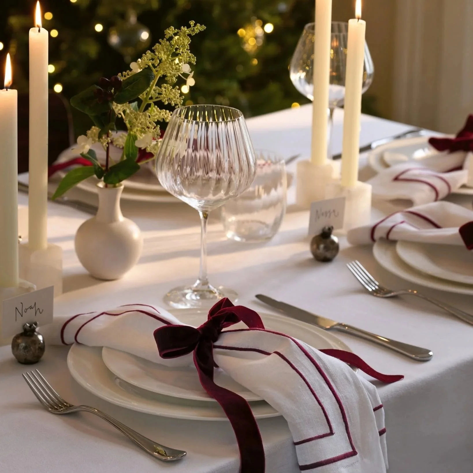 The White Company Table Decor: Neutral Table Linens and Candle Accessories for Festive Dinners