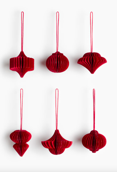 HM red paper ornament.png