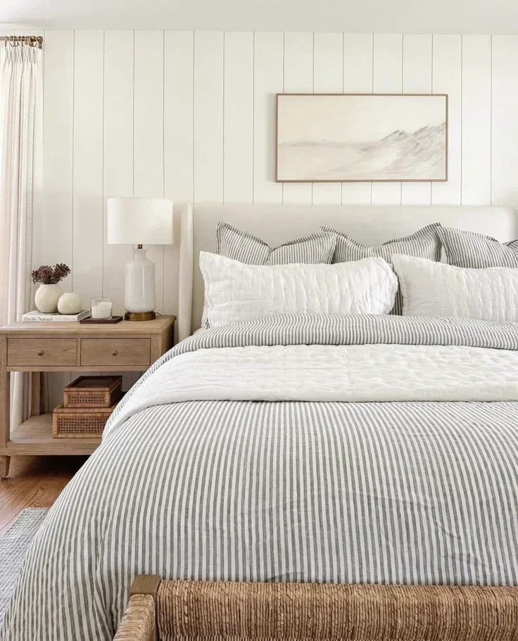 minimalist organic bedroom decor