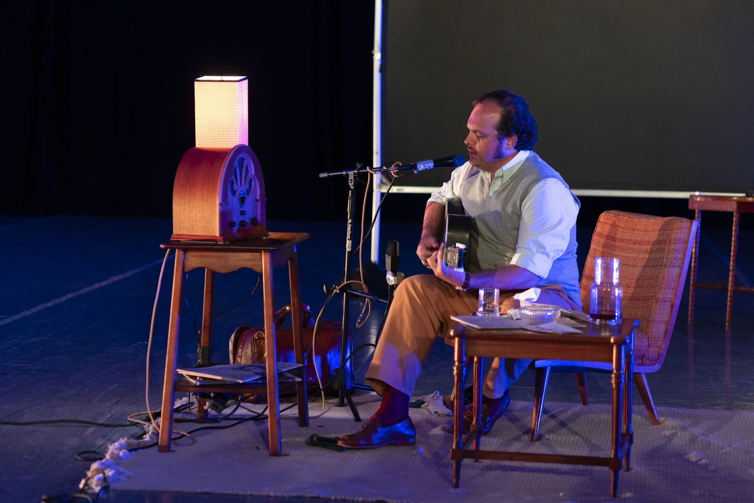 Ins Kino performs with an acoustic guitar at RECITAL. 
