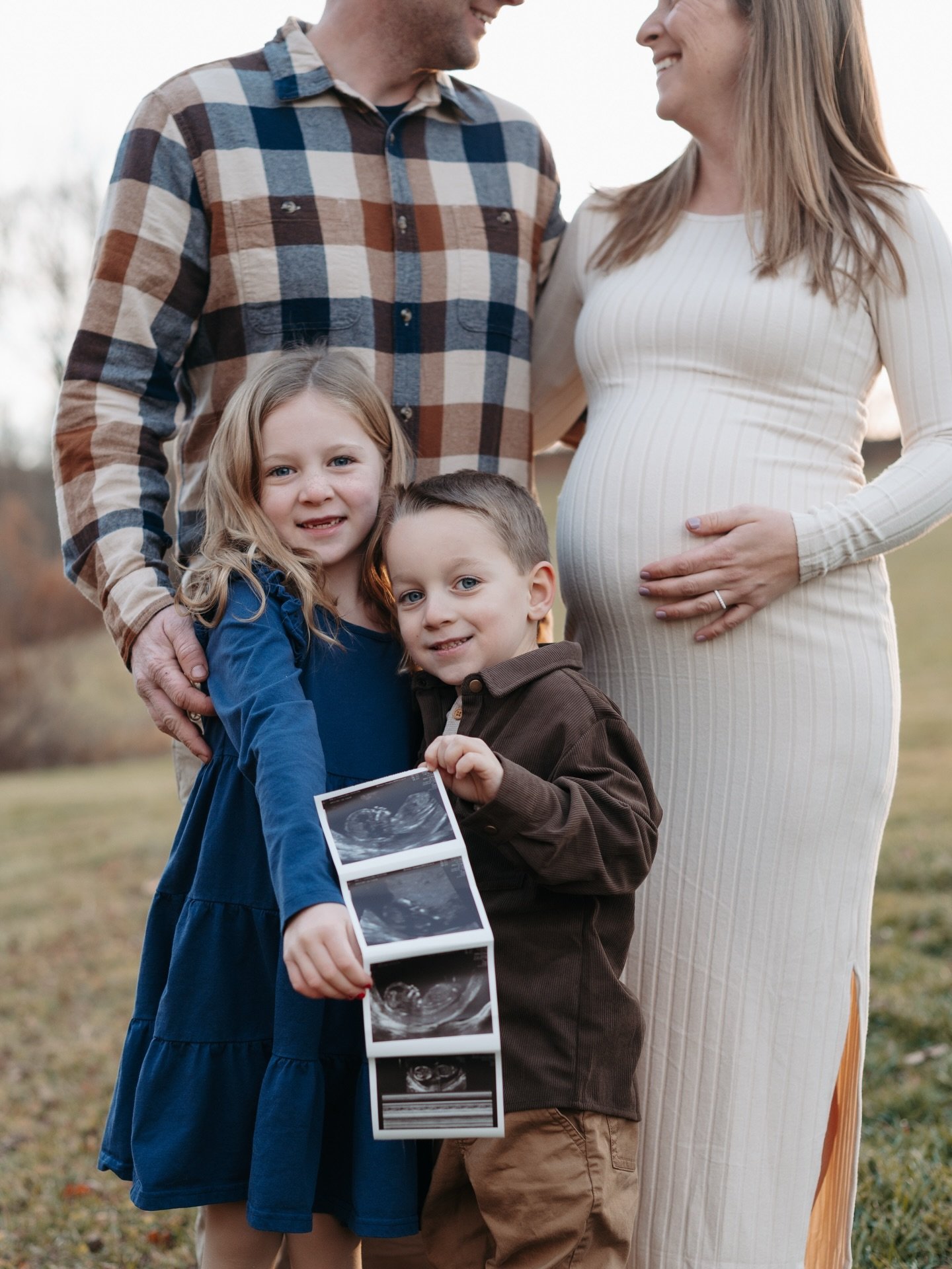 ✨Coming soon: Willcox Party of Five ✨this crew braved the chilly weather to capture some moments together before their sweet little one makes their arrival!