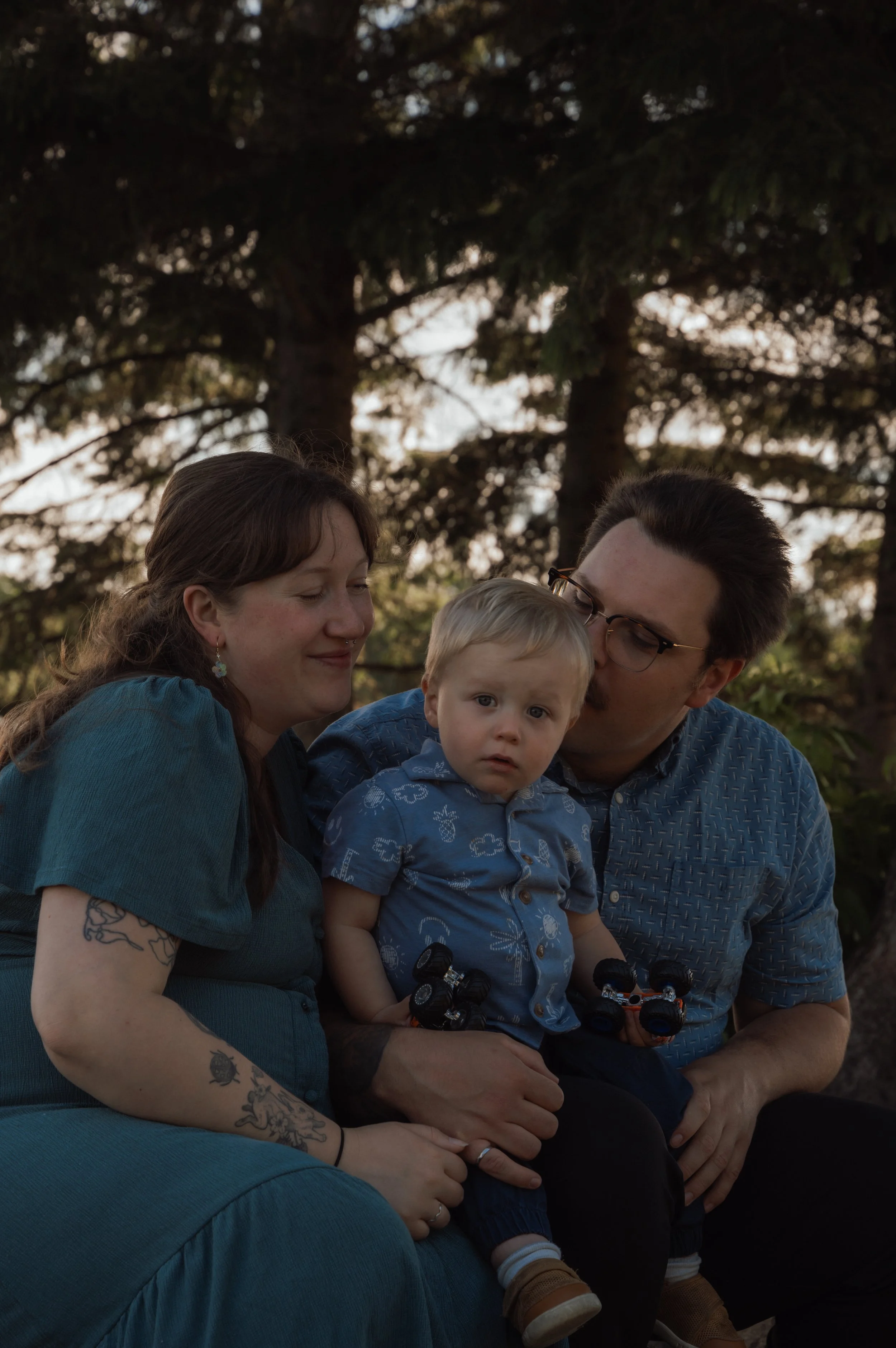 Family photography session by Lapalme Photography in Ottawa, Ontario, capturing genuine smiles, connection, and real moments in a relaxed setting