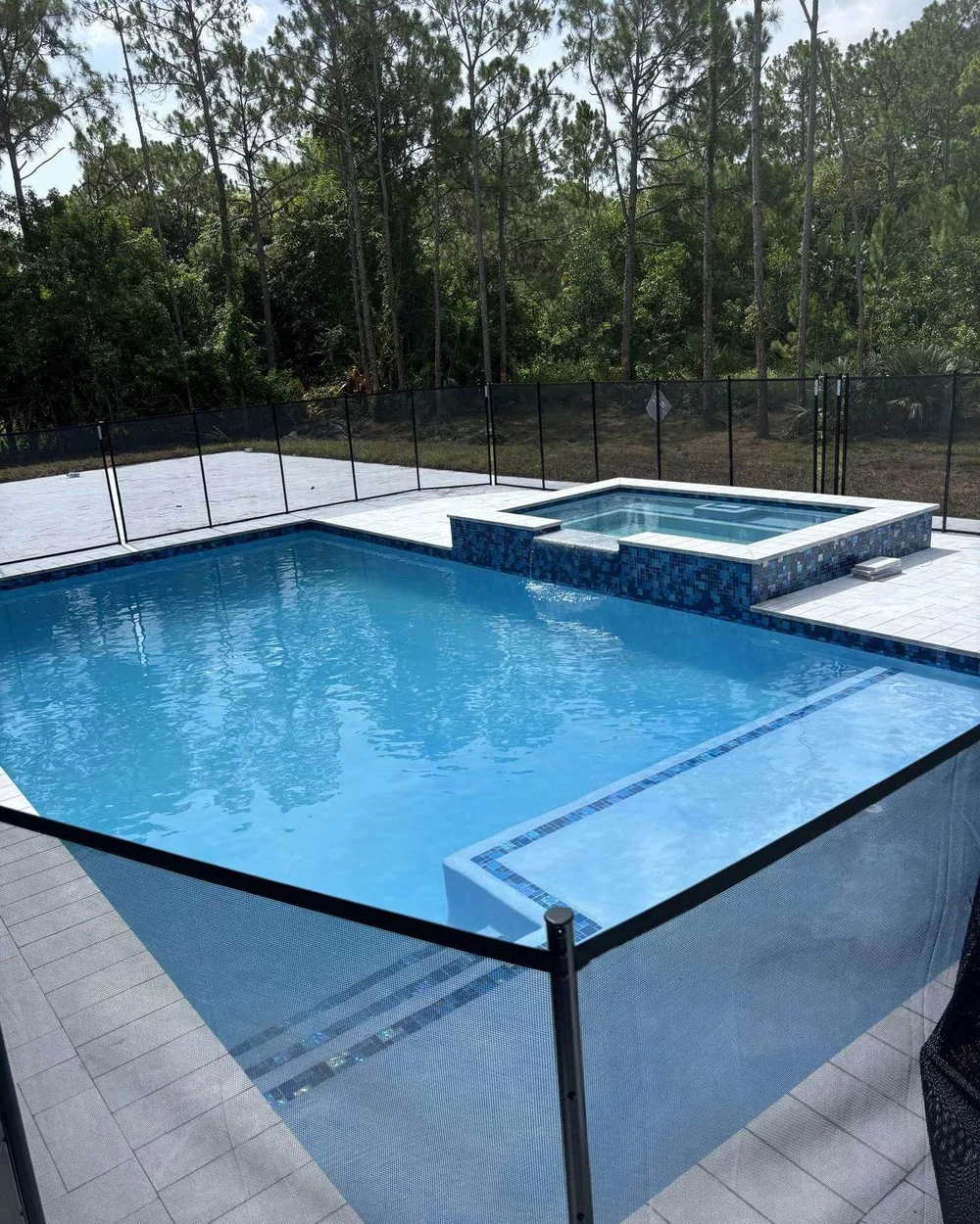 Pool with spa and tanning ledge