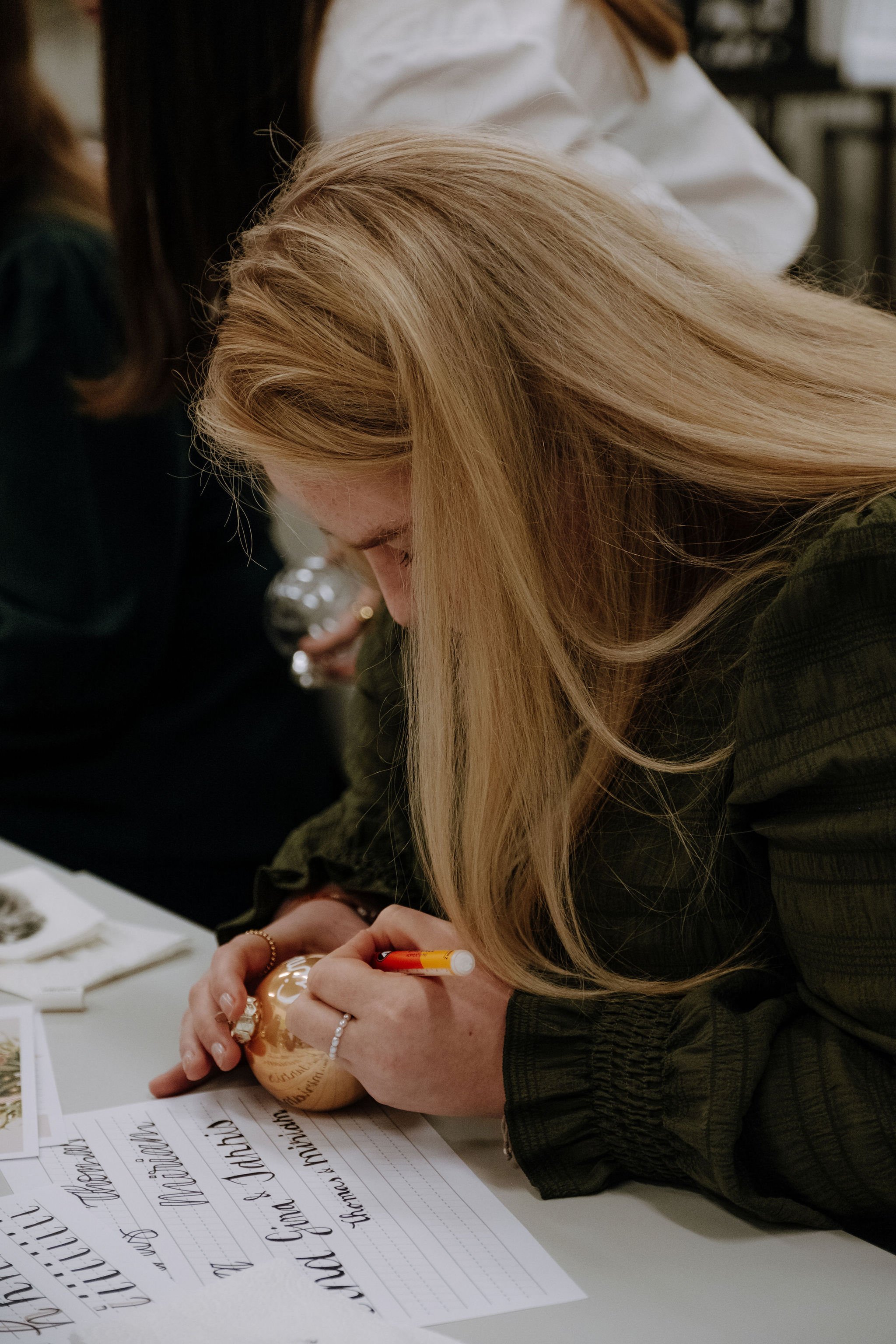 Christbaumkugel aus dem Anfänger Workshop faux calligraphy