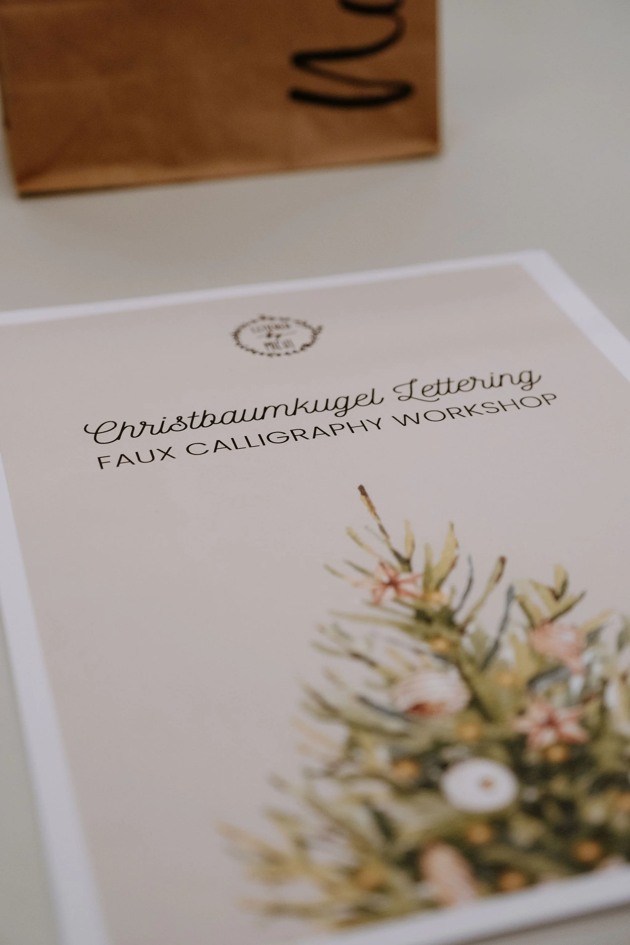 Christbaumkugel-Workshop Guide aus dem Anfänger Workshop faux calligraphy