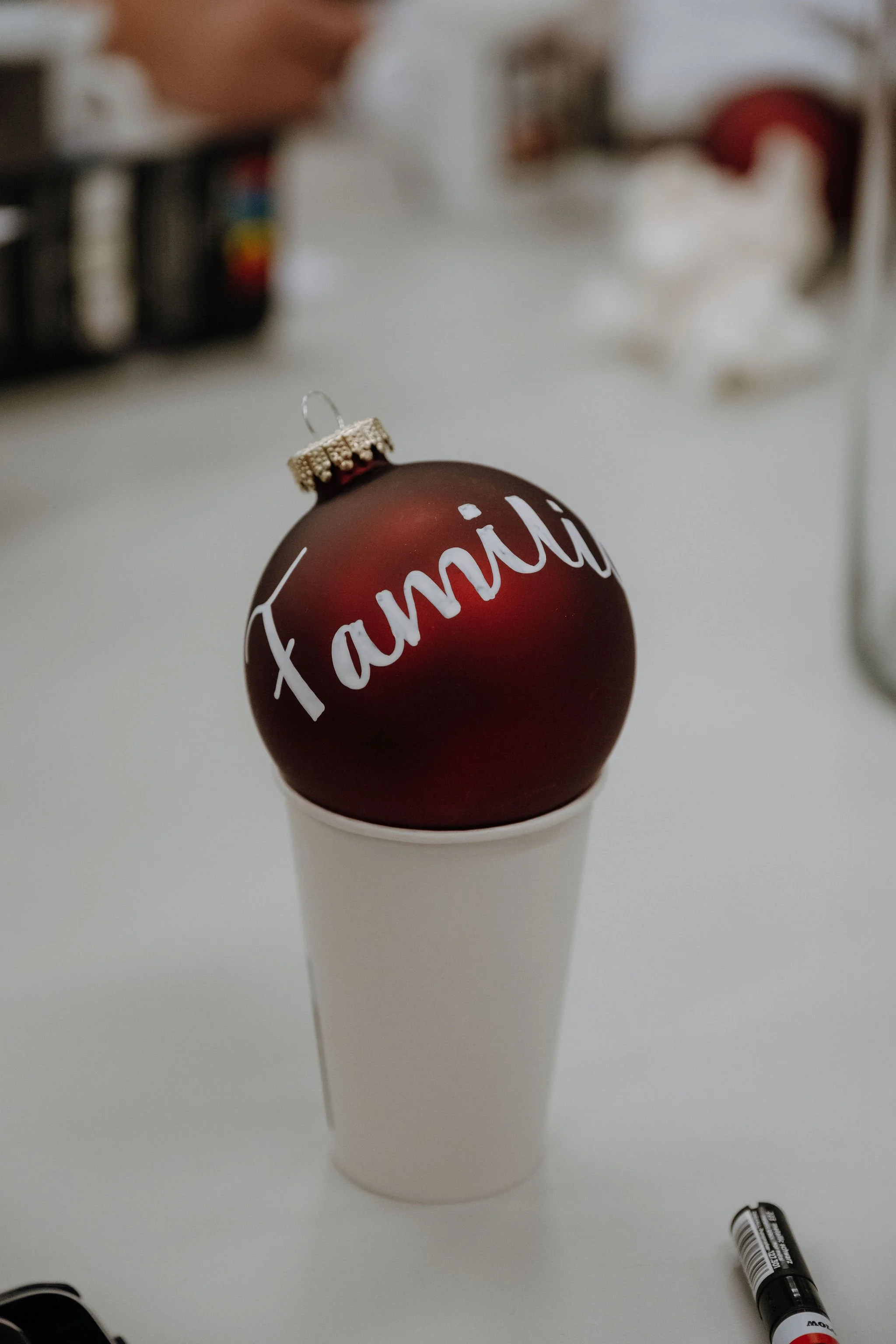 Christbaumkugel aus dem Anfänger Workshop faux calligraphy