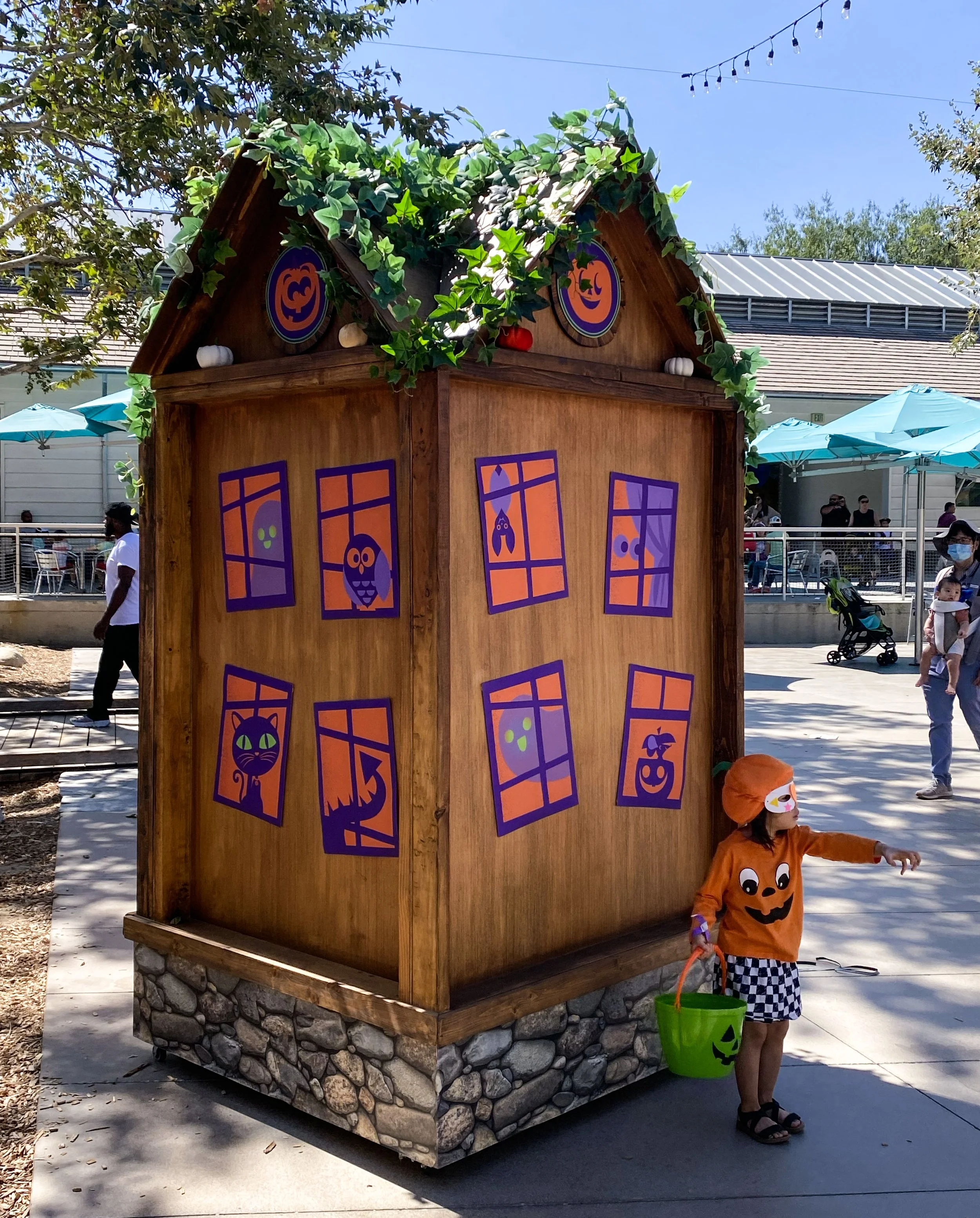 halloween_house.jpg