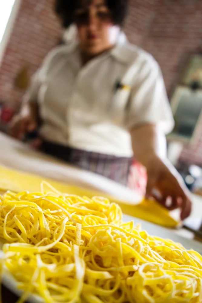 Tagliolini and Isabella in the background.