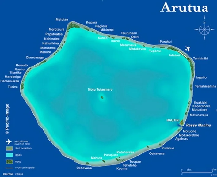 Map of Arutua island showing lagoon, motu, villages, and main routes with north arrow.